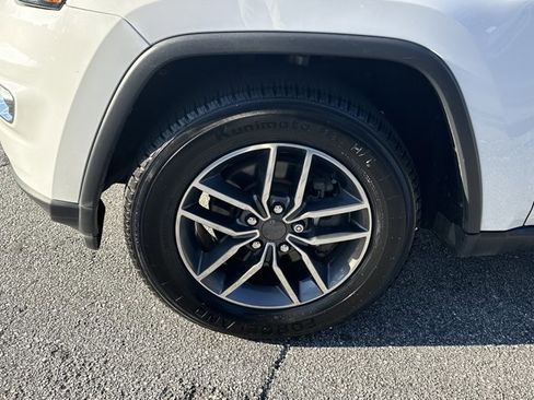 Used 2019 Jeep Grand Cherokee Limited image 12