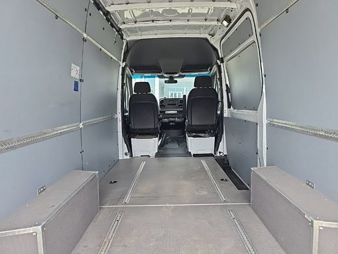 Used 2024 Mercedes-Benz Sprinter 2500 image 10