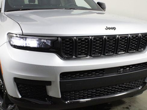 New 2025 Jeep Grand Cherokee L Laredo AWD/4WD image 42
