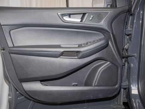 Used 2021 Ford Edge SE image 10