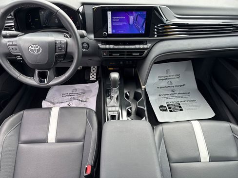 Used 2025 Toyota Camry SE FWD image 29