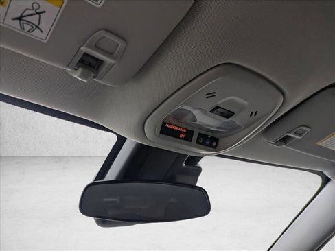 Used 2025 Chevrolet Trax LT w/ LT Convenience Package image 20