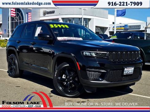 Used 2023 Jeep Grand Cherokee Altitude RWD image 1