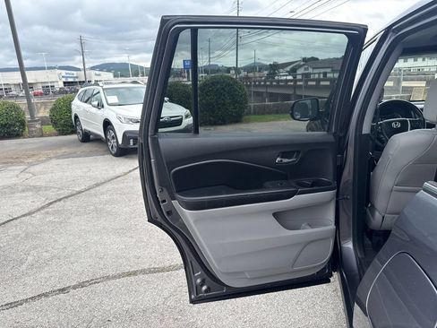 Used 2017 Honda Pilot EX-L image 11