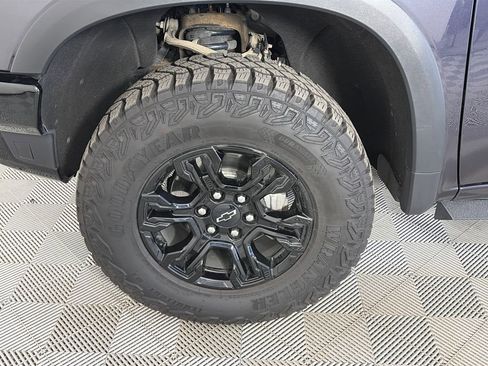 Used 2023 Chevrolet Silverado 1500 ZR2 w/ Technology Package AWD/4WD image 8
