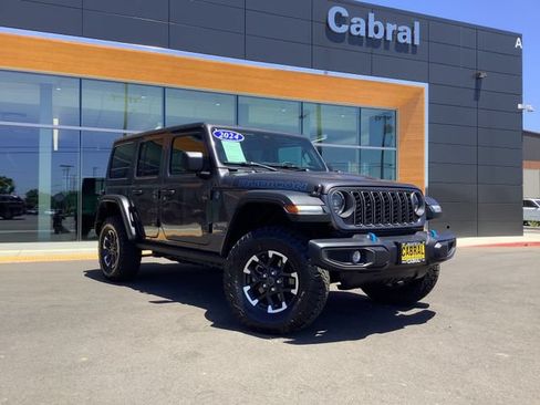 Used 2025 Jeep Wrangler Unlimited Rubicon 4xe w/ Convenience Group AWD/4WD image 2