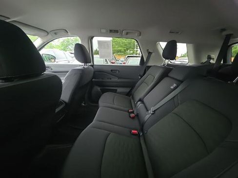 Certified 2025 Nissan Pathfinder SV FWD image 9