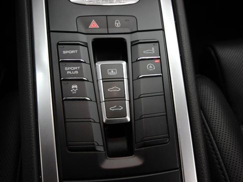 Used 2014 Porsche 911 Carrera 4 w/ Sport Chrono Package image 29