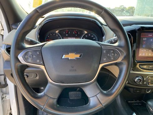 Used 2023 Chevrolet Traverse LT w/ Rear Camera Mirror Package FWD image 10