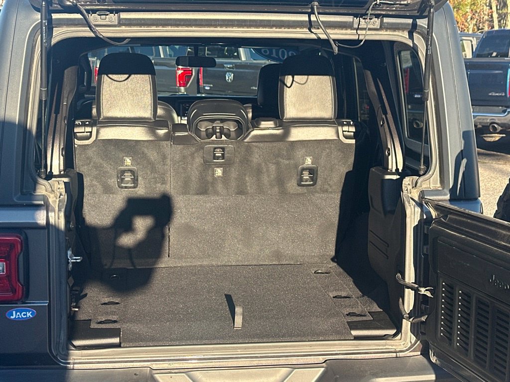 Used 2018 Jeep Wrangler Unlimited Rubicon w/ LED Lighting Group AWD/4WD image 33
