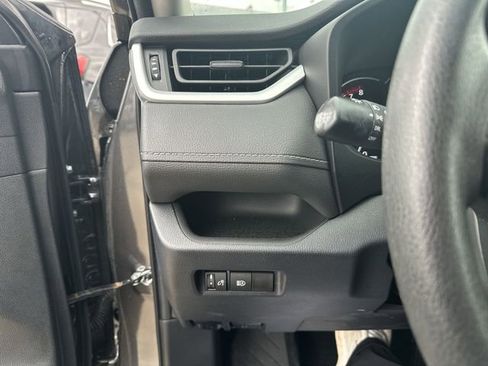 Used 2023 Toyota RAV4 LE AWD/4WD image 21