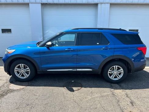 Used 2020 Ford Explorer XLT w/ Equipment Group 202A AWD/4WD image 3
