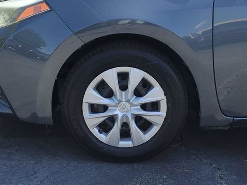 Used 2016 Toyota Corolla LE FWD image 10