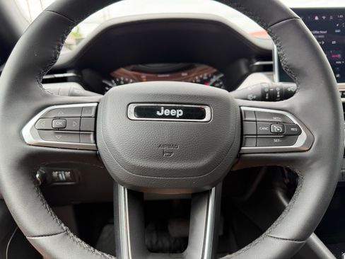 Used 2024 Jeep Compass Latitude AWD/4WD image 13