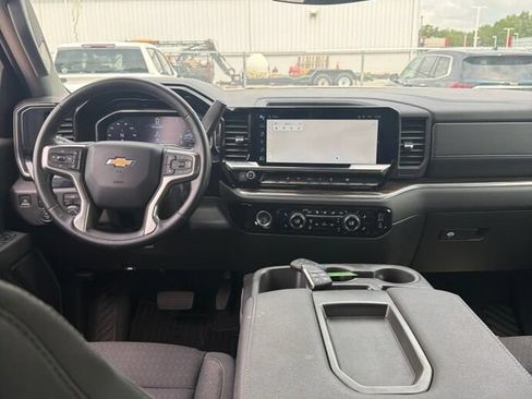 Used 2023 Chevrolet Silverado 1500 LT AWD/4WD image 7