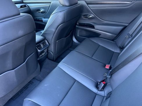 Used 2025 Lexus ES 350 w/ Premium Package image 4