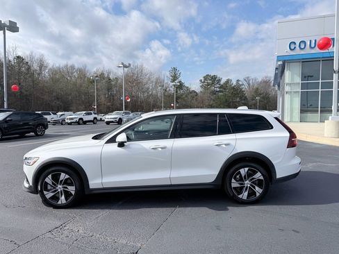 Used 2025 Volvo V60 B5 Cross Country Plus AWD/4WD image 5