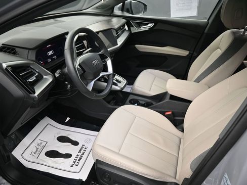 Used 2025 Audi Q4 e-tron Premium Plus w/ Premium Plus image 24