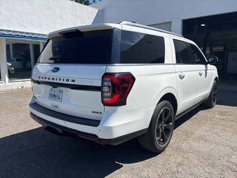 Used 2022 Ford Expedition Max Limited image 4