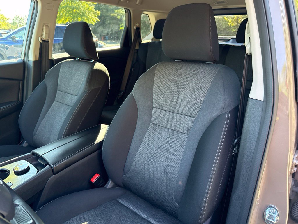 Used 2025 Nissan Rogue SV AWD/4WD image 17