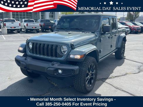 Used 2025 Jeep Gladiator Sport AWD/4WD image 2