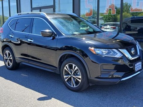 Used 2020 Nissan Rogue SV w/ Premium Package image 2