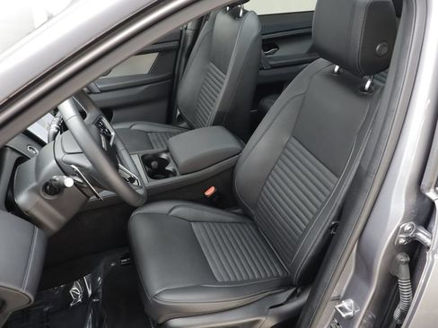 Used 2025 Land Rover Discovery Sport Dynamic SE AWD/4WD image 13