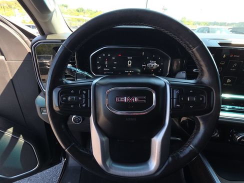Used 2022 GMC Sierra 1500 SLT w/ SLT Convenience Package AWD/4WD image 19