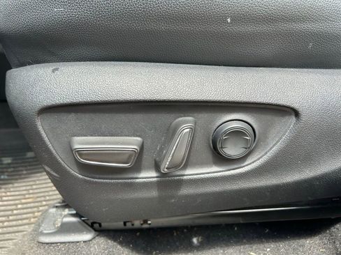 Used 2024 Toyota Grand Highlander XLE FWD image 16