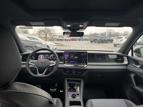 New 2026 Volkswagen Tiguan SE R-Line FWD image 21