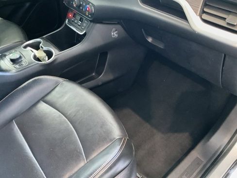 Used 2019 GMC Terrain SLT image 25