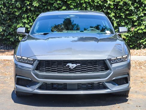 Used 2025 Ford Mustang Coupe RWD image 2