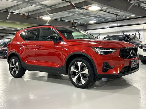 Certified 2023 Volvo XC40 B5 Plus w/ Protection Package Premier AWD/4WD image 1