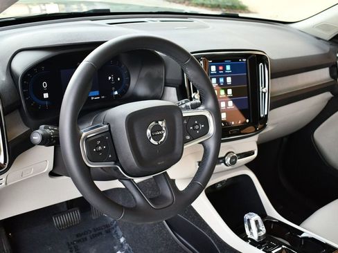 Used 2025 Volvo XC40 B5 Ultra image 12