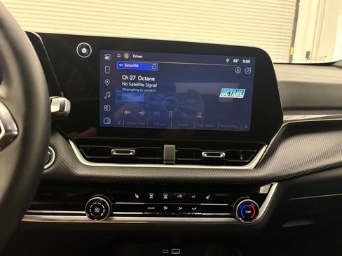Used 2025 Chevrolet Equinox LT AWD/4WD image 6