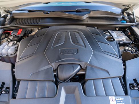 Used 2025 Porsche Cayenne image 27