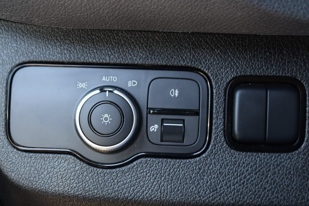 Used 2025 Mercedes-Benz Sprinter 2500 image 27