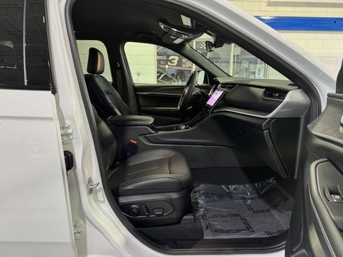 Used 2025 Jeep Grand Cherokee Limited image 13