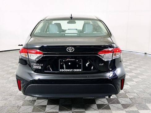 Used 2025 Toyota Corolla LE image 4