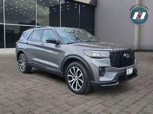 Used 2025 Ford Explorer ST-Line image 7