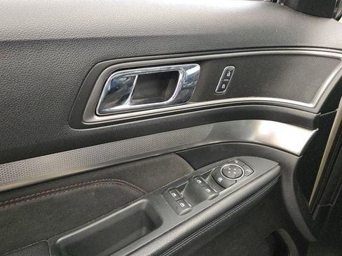 Used 2018 Ford Explorer XLT w/ Equipment Group 202A AWD/4WD image 22