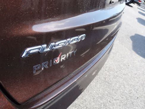 Used 2019 Ford Fusion SE FWD image 6