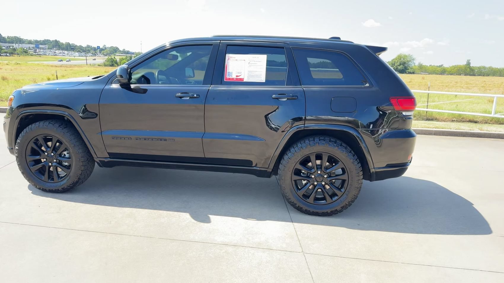 Used 2022 Jeep Grand Cherokee Laredo X RWD image 5