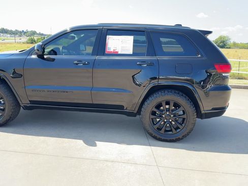 Used 2022 Jeep Grand Cherokee Laredo X RWD image 5