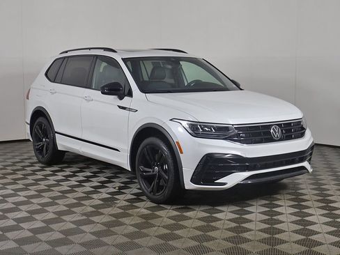Used 2024 Volkswagen Tiguan SE R-Line image 2