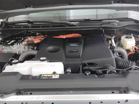 Used 2026 Toyota Sequoia Platinum AWD/4WD image 29