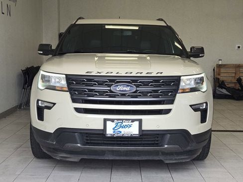 Used 2018 Ford Explorer XLT w/ Equipment Group 202A AWD/4WD image 2