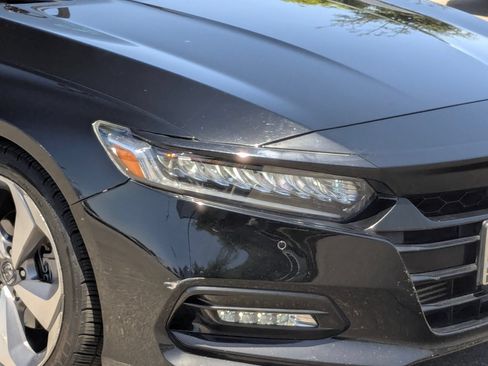 Used 2018 Honda Accord Touring image 10