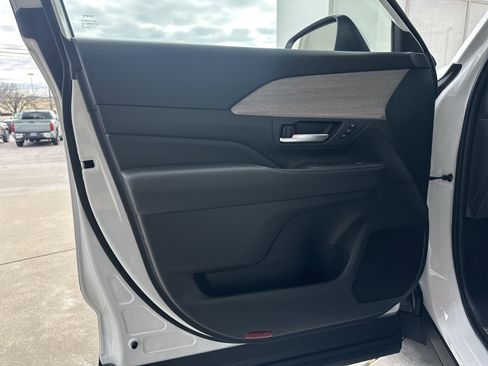 Certified 2024 Toyota Grand Highlander XLE image 9