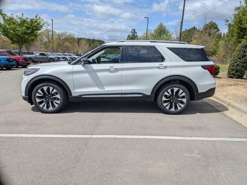 New 2026 Ford Explorer Platinum image 7